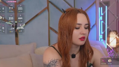 LovelyyBell live cam on Cam4