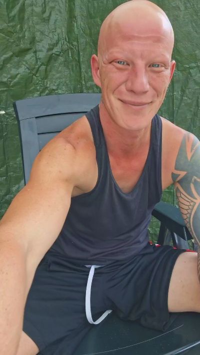 LoverBoy_37 live cam on Cam4