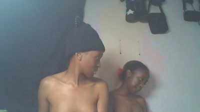 Loversoncam live cam on Cam4