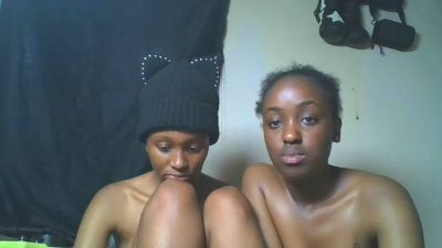 Loversoncam live cam on Cam4