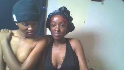 Loversoncam live cam on Cam4