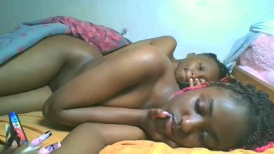 Loversoncam live cam on Cam4