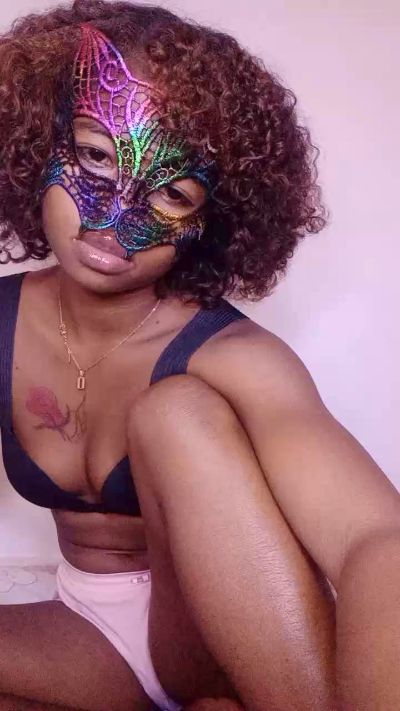 Lu_nah live cam on Cam4