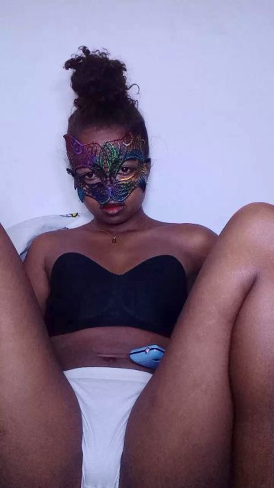 Lu_nah live cam on Cam4