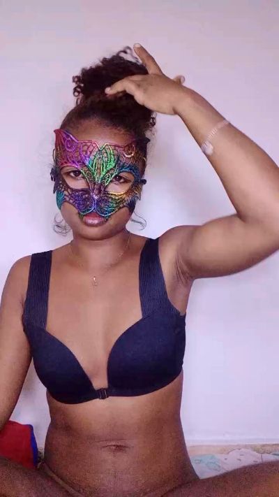 Lu_nah live cam on Cam4