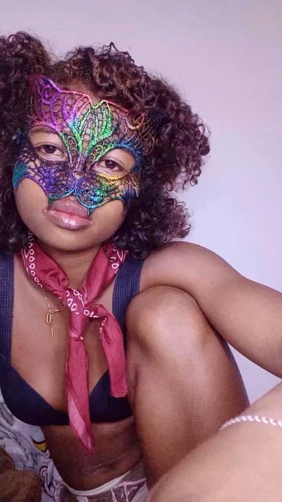 Lu_nah live cam on Cam4