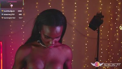 Luana_risque live cam on Cam4