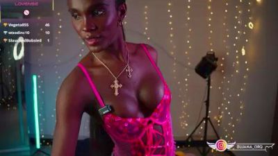 Luana_risque live cam on Cam4