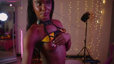 Luana_risque live cam on Cam4