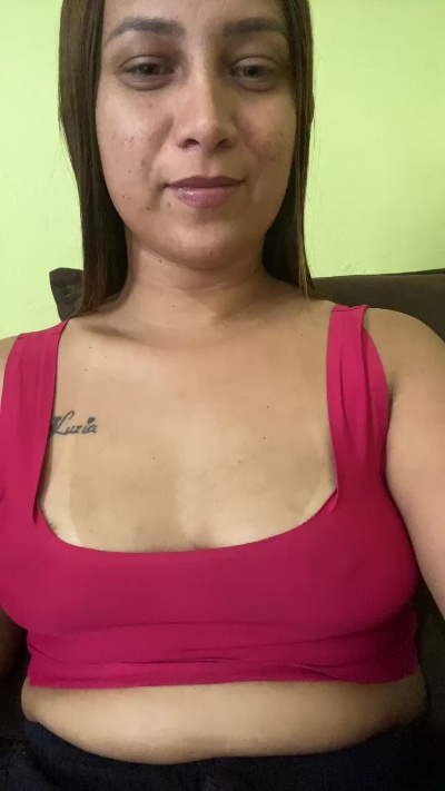 LuannaS live female webcam from Brazil