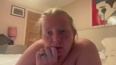 LubeyLou live cam on Cam4