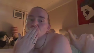 LubeyLou live cam on Cam4