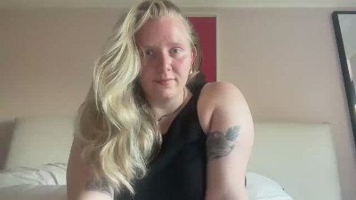 LubeyLou live cam on Cam4