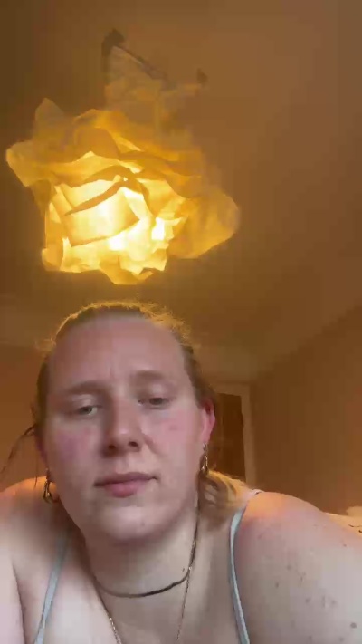 LubeyLou live cam on Cam4