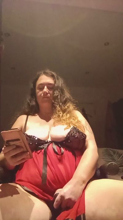 Lubique live cam on Cam4