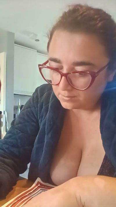 Lubique live cam on Cam4