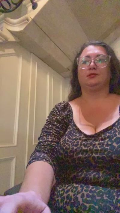 Lubique live cam on Cam4