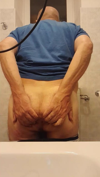 Luca28117 live cam on Cam4