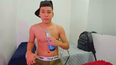 LucasTorrez live cam on Cam4