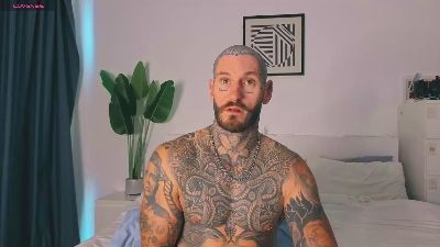 Lucasexclusive1 live cam on Cam4