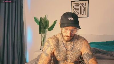 Lucasexclusive1 live cam on Cam4
