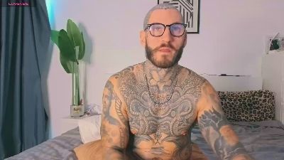 Lucasexclusive1 live cam on Cam4