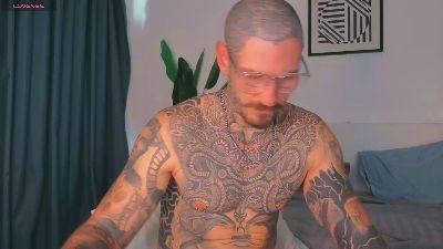 Lucasexclusive1 live cam on Cam4