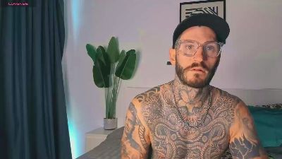 Lucasexclusive1 live cam on Cam4
