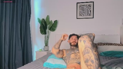 Lucasexclusive1 live cam on Cam4