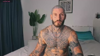 Lucasexclusive1 live cam on Cam4