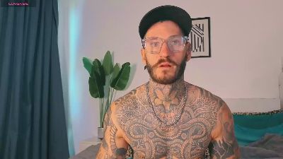 Lucasexclusive1 live cam on Cam4