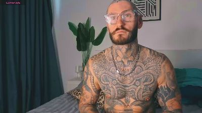 Lucasexclusive1 live cam on Cam4