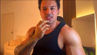 Lucasfit24 live cam on Cam4