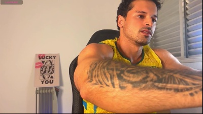 Lucasfit24 live cam on Cam4