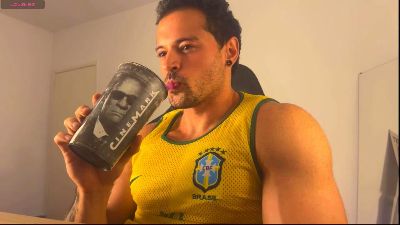 Lucasfit24 live cam on Cam4