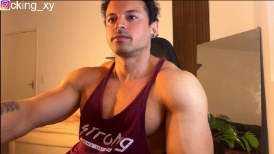 Lucasfit24 live cam on Cam4