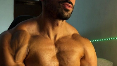 Lucasfit24 live cam on Cam4
