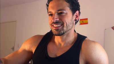 Lucasfit24 live cam on Cam4