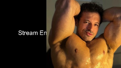 Lucasfit24 live cam on Cam4