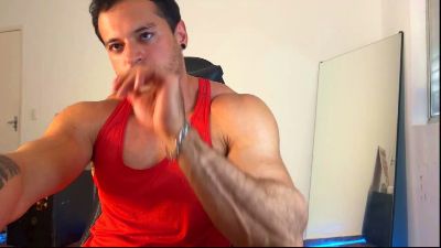 Lucasfit24 live cam on Cam4