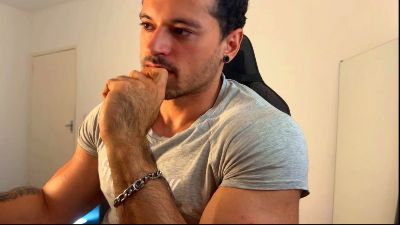Lucasfit24 live cam on Cam4