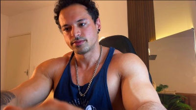 Lucasfit24 live cam on Cam4