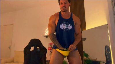Lucasfit24 live cam on Cam4