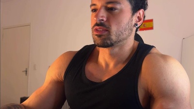 Lucasfit24 live cam on Cam4