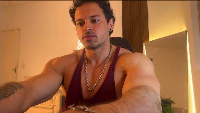 Lucasfit24 live cam on Cam4