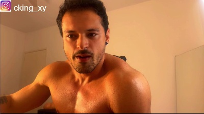 Lucasfit24 live cam on Cam4