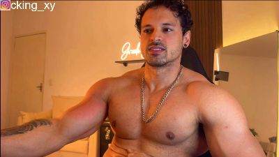 Lucasfit24 live cam on Cam4