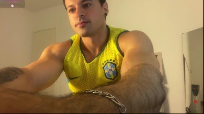 Lucasfit24 live cam on Cam4