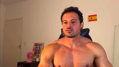 Lucasfit24 live cam on Cam4
