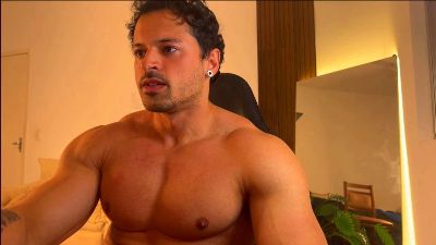 Lucasfit24 live cam on Cam4